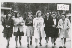 1946-oct-groupe-Jeunes-filles-site