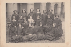 Collège de J.F 18 1912 robe pois